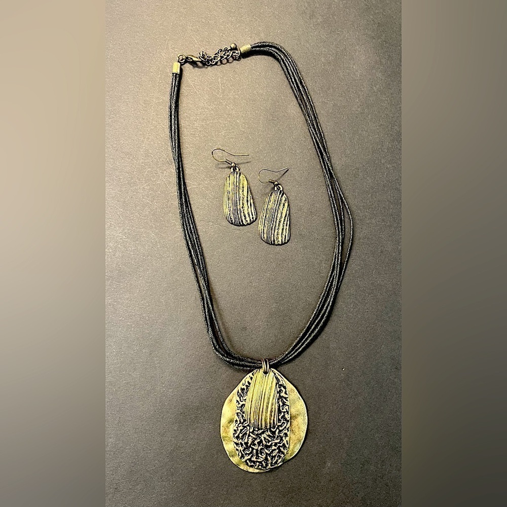 Necklace & Earring Set- Black & Gold